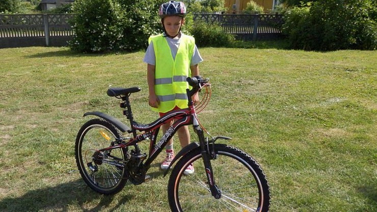 Chłopiec stracił rower w pożarze. Nowy kupili mu policjanci
