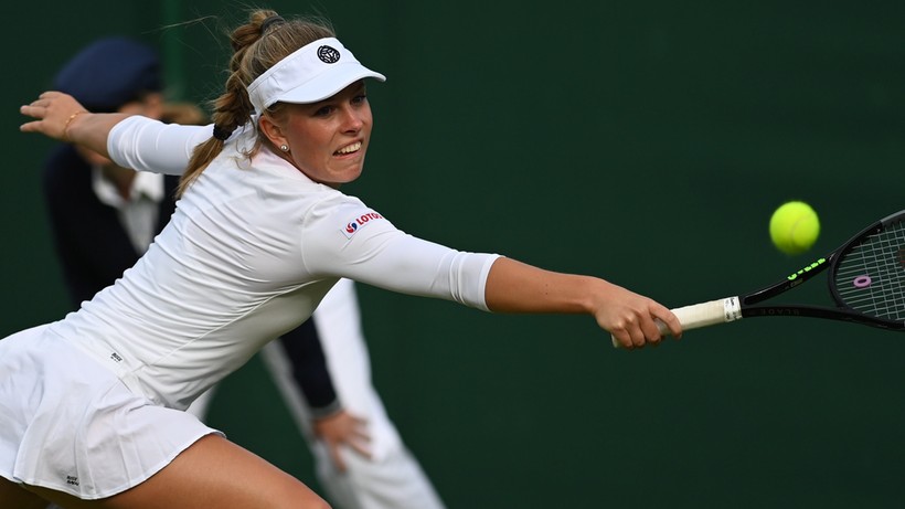 Wimbledon: Magdalena Fręch niespodziewanie pokonała Camilę Giorgi i zagra w drugiej rundzie!