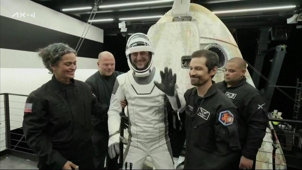 Historyczny moment. Polski astronauta wrócił z kosmosu