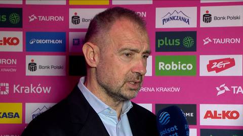 Nikola Grbić, trener siatk&oacute;wki, udziela wywiadu.