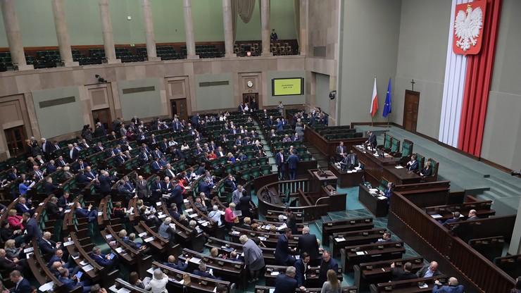 PSL chciał, by jeden z rodziców mógł pracować krócej. Sejm odrzucił projekt "Godzina dla rodziny"