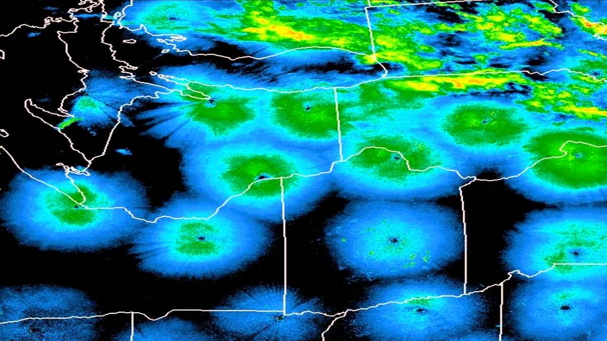 Pierścienie na radarze oznaczają migracje ptaków. Fot. NWS / NEXRAD.