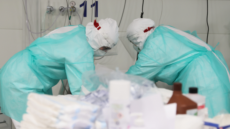 Wiceminister zdrowia: piąta fala pandemii jest już w Polsce. Potwierdzają to liczby