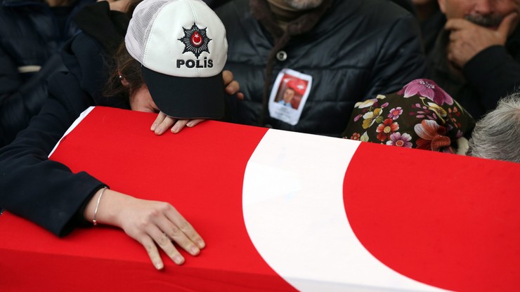 Rośnie liczba ofiar śmiertelnych podwójnego zamachu w Stambule