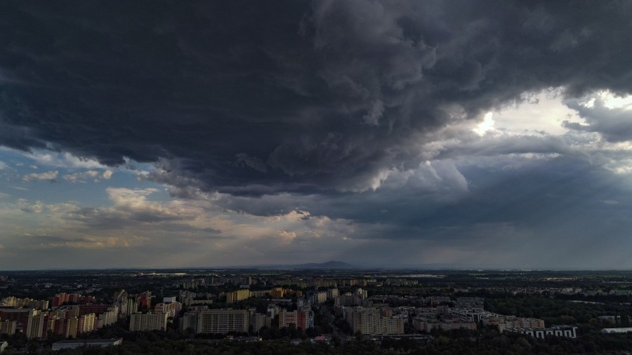 Chmury burzowe nad Wrocławiem. Fot. TwojaPogoda.pl