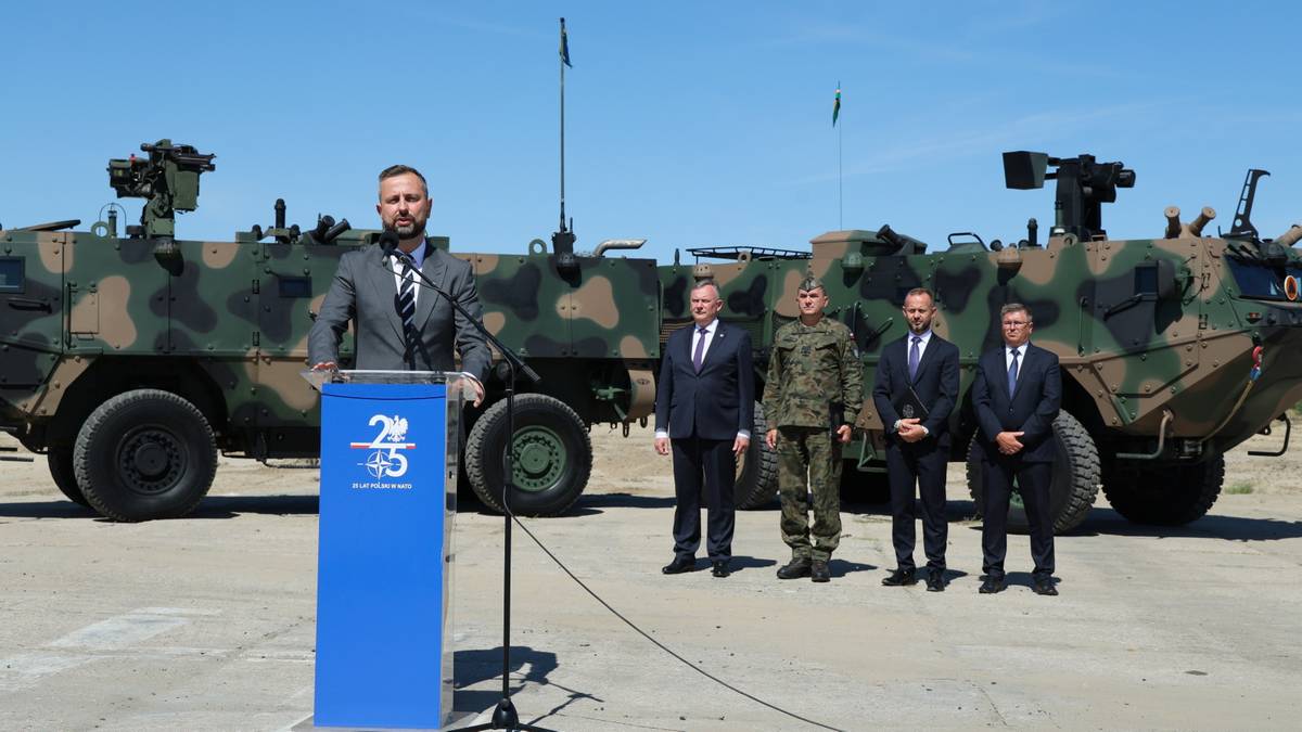 Kolejna umowa podpisana. Nowe transportery trafią do armii