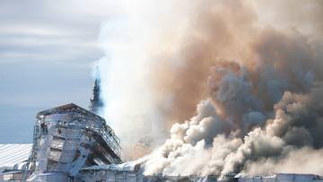 2024-04-16 Pożar w stolicy Danii. Płonie jeden z najstarszych budynków. &quot;Nasza Notre Dame&quot;