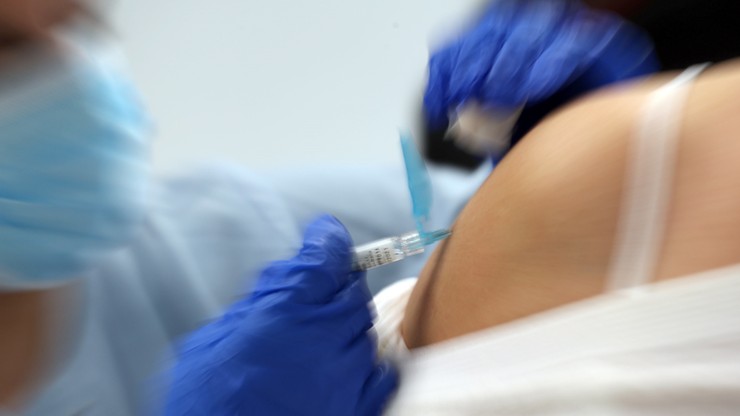 Facebook zakazuje reklam zniechęcających do szczepień