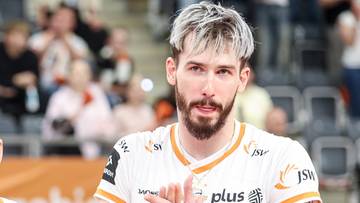 Tomasz Fornal z nową fryzurą! Na głowie pojawił się specjalny napis