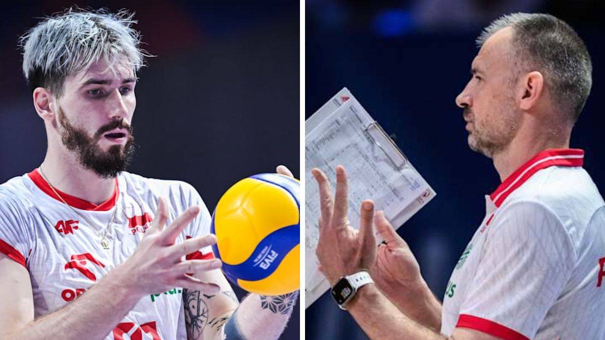 Siatkarz Tomasz Fornal trzyma piłkę do siatkówki, obok trener Nikola Grbić analizuje dokument.