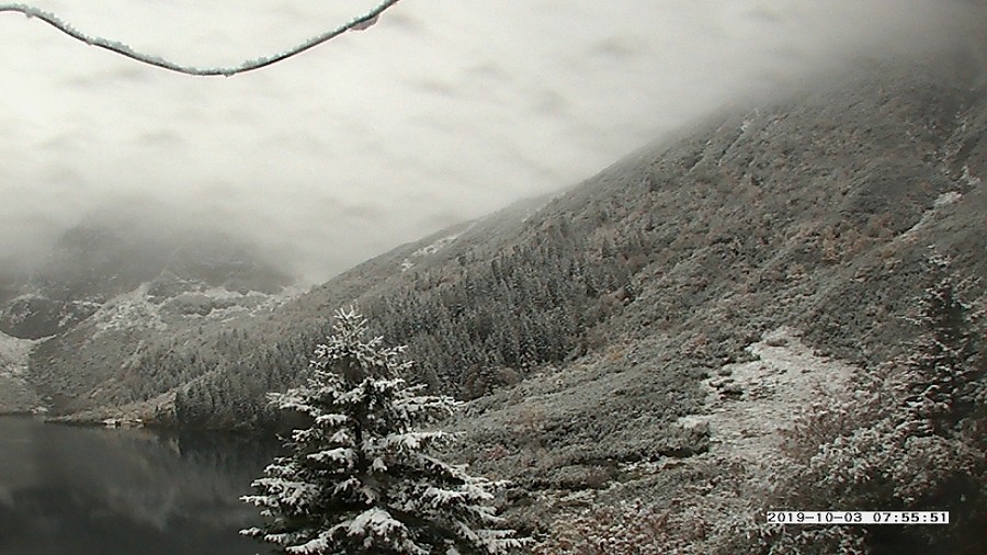 Śnieg nad Morskim Okiem w Tatrach. Fot. TOPR.