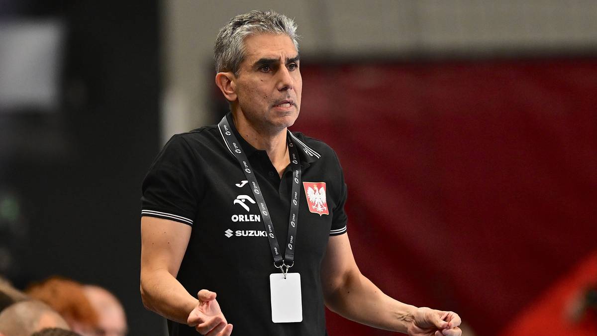 Trener reprezentacji Polski w piłce ręcznej.