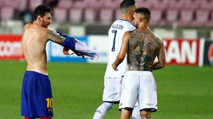 Liga Mistrzów: Wymowne zachowanie Leo Messiego po ostatnim gwizdku. Nie podał ręki piłkarzowi Napoli (WIDEO)
