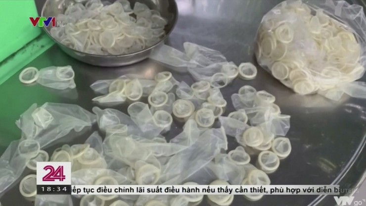 Wietnam. Zużyte prezerwatywy przerabiano na "nowe". Zarekwirowano 340 000 sztuk