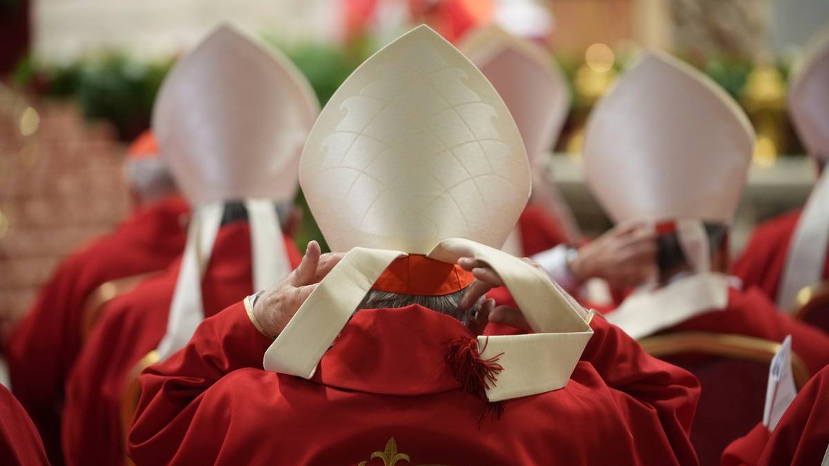 "Mają to, czego kardynałowie łakną". Rola polskich duchownych w konklawe