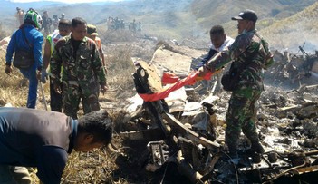 Indonezja: 13 osób zginęło w katastrofie samolotu