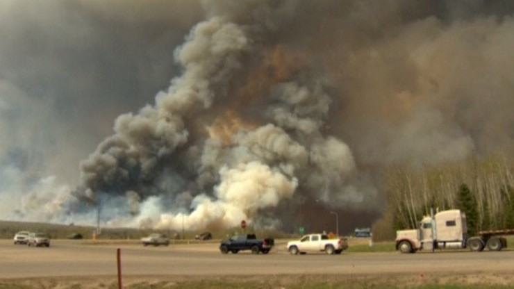 Olbrzymi pożar lasów w kanadyjskiej prowincji Alberta. Wielotysięczna ewakuacja mieszkańców