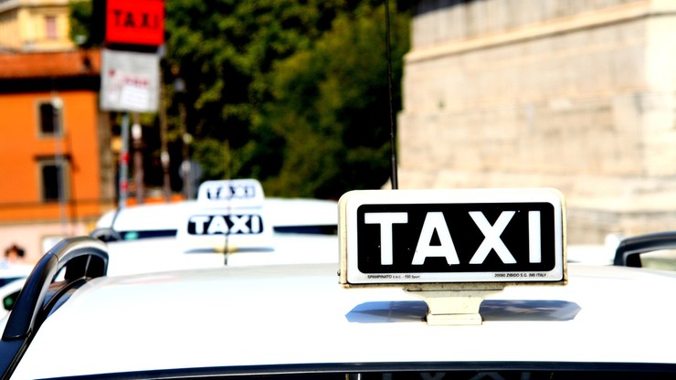 Taksówkarze domagają się, by wszyscy przewoźnicy musieli płacić podatki i mieć te same badania