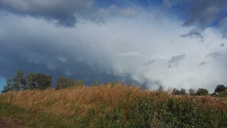 Chmury Mammatus w Grybowie w woj. małopolskim. Fot. Piotr Gryzło / TwojaPogoda.pl