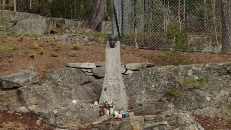 Norwegia. Napisem "Breivik miał rację" zbezczeszczono pomnik nastolatka zabitego przez neonazistów