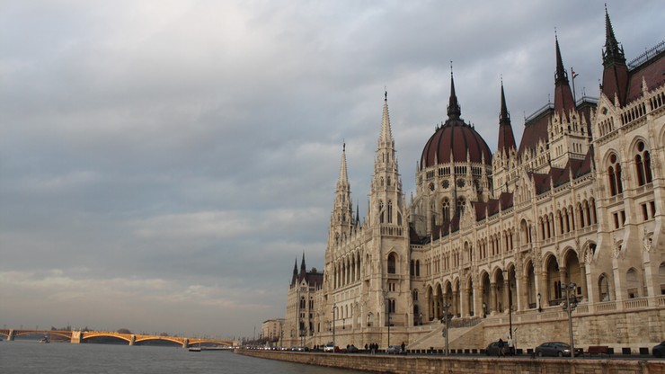 Węgry: obniżono wynagrodzenia 11 posłom z opozycji