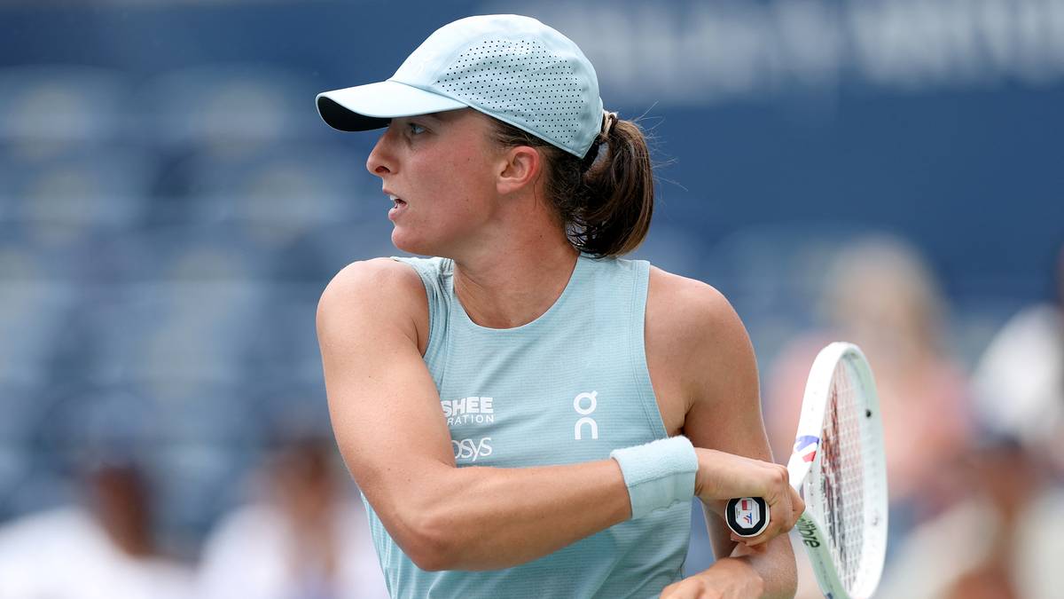 Świątek reaches Toronto quarter-final and credits Ariana Grande concert for helping her settle in