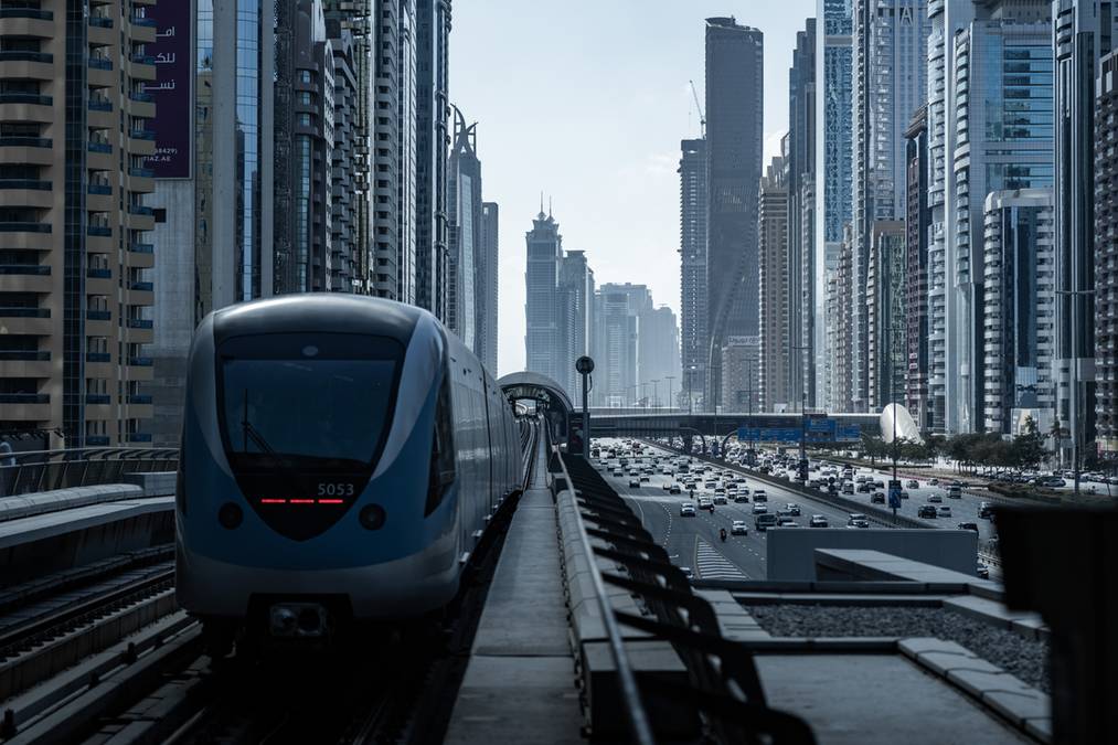 Dubaj stawia na transport przyszłości, wdrażając innowacyjne rozwiązania