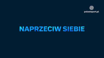 Napis "NAPRZECIW SIEBIE" na ciemnoniebieskim tle, zapowiadający reportaż z finał&oacute;w Orlen Basket Ligi.
