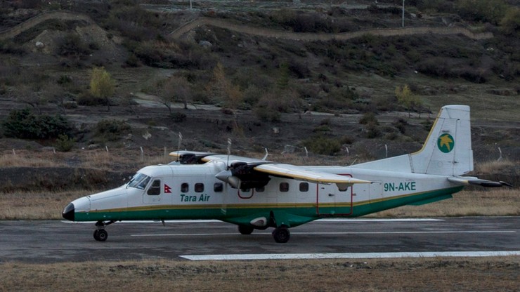 Niewielki samolot pasażerski rozbił się w Nepalu