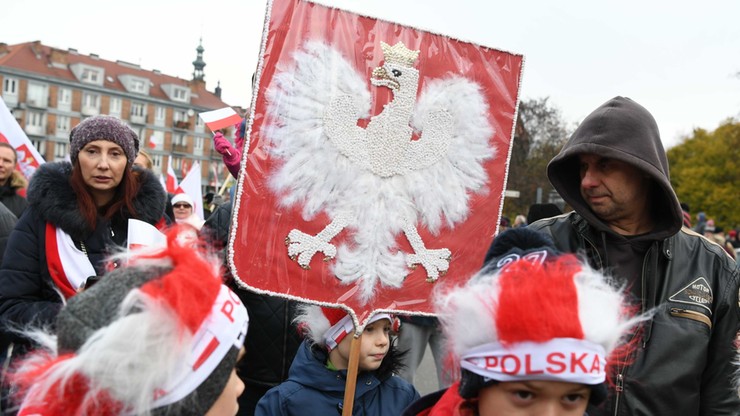 Tysiące uczestników zgromadziła 17. Parada Niepodległości, która przeszła w poniedziałek ulicami centrum Gdańska 
