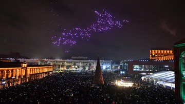 Łódź: pokaz kolorowych obrazów przy użyciu dronów. Pierwszy taki Sylwester w Europie