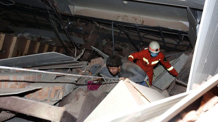 Co najmniej 10 ofiar pod gruzami chińskiego hotelu. Był miejscem kwarantanny