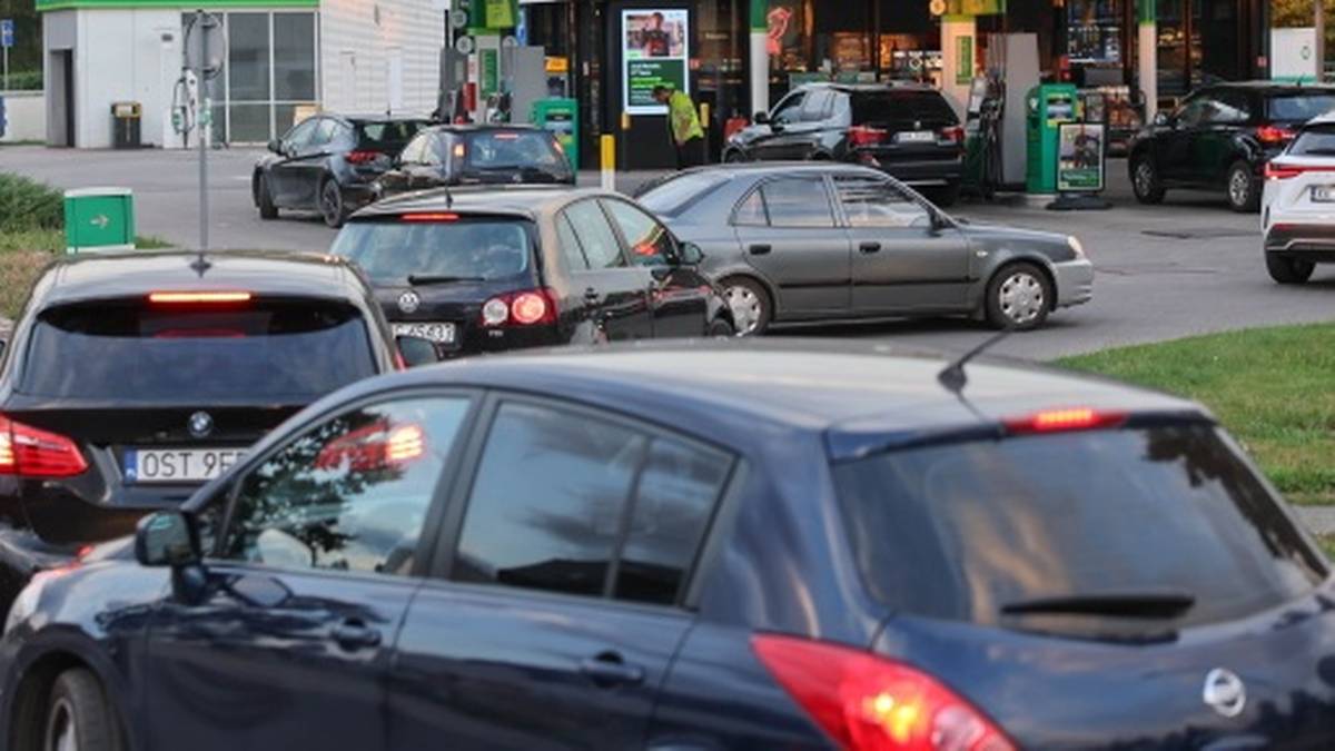 Awantura na stacji benzynowej. Kierowcy rzucili się sobie do gardeł