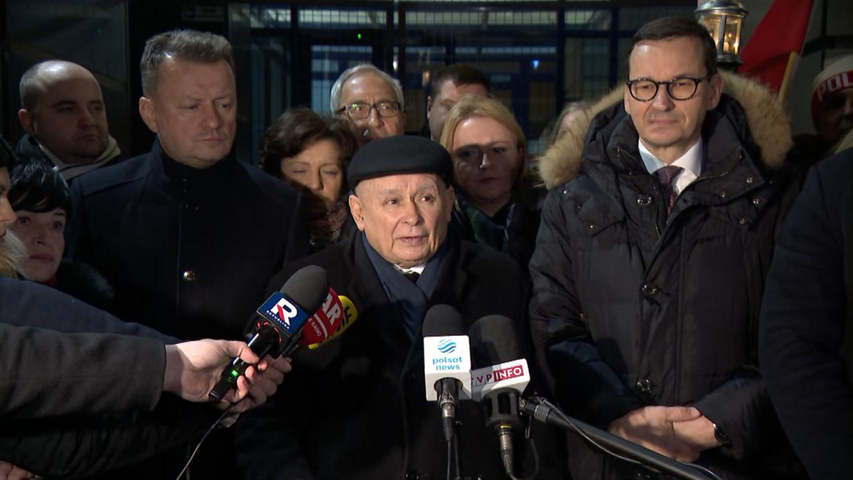 Konferencja przed Prokuraturą Krajową. J. Kaczyński: Dochodzi do siłowej zmiany ustroju