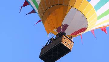 Dramatyczne chwile nad Grudziądzem. Balon zderzył się z drzewem