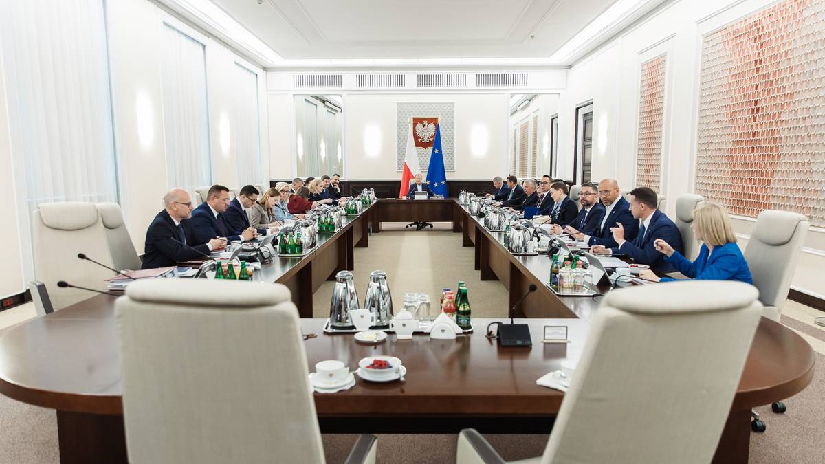 Rząd Donalda Tuska w oczach Polaków. Spadek w najnowszym sondażu