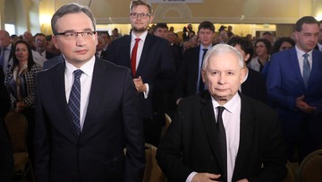 Dera: prezydent Andrzej Duda skłania się ku systemowi prezydenckiemu