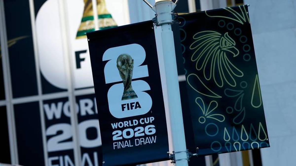 Banery promocyjne Mistrzostw Świata w Piłce Nożnej 2026 z logotypem turnieju i pucharem