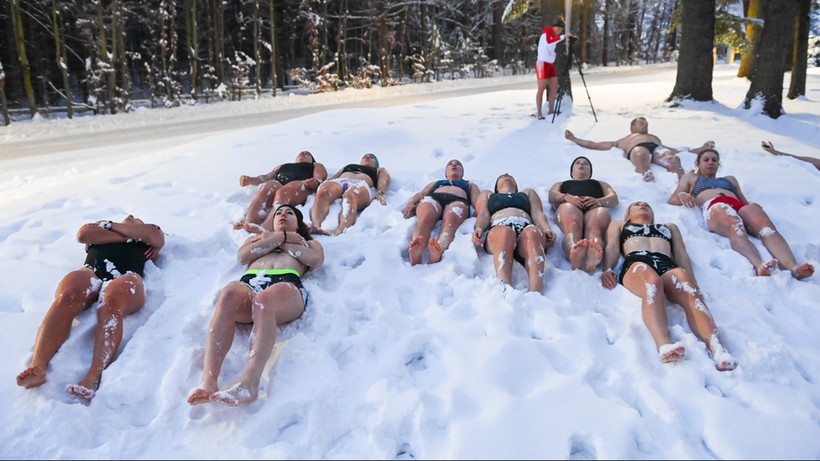 Polskie kajakarki kąpią się w... śniegu