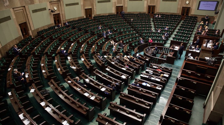 Sondaż: 45 proc. zapytanych Polaków uważa, że rządy PiS przyniosą złe skutki