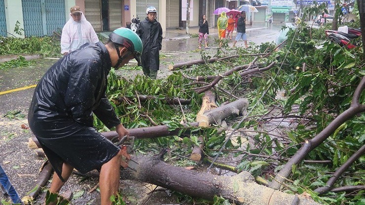Tajfun Damrey: 19 śmiertelnych ofiar, tysiące zerwanych dachów, setki zawalonych domów