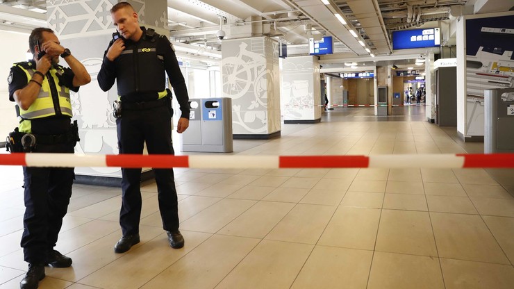 Atak nożownika na dworcu w Amsterdamie. Trzy osoby ranne