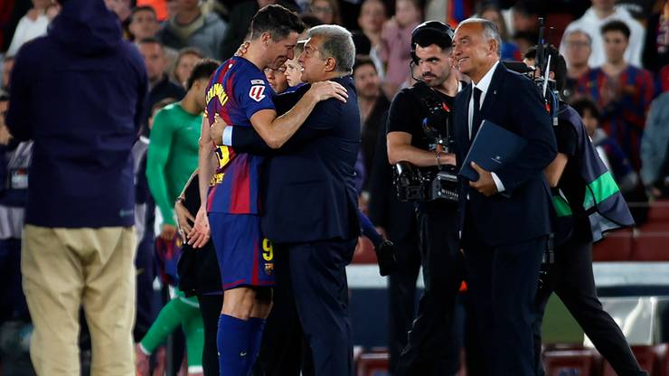 Robert Lewandowski pożegnany na Camp Nou