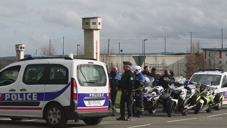 Protest strażników więziennych we Francji. Zablokowali wejścia do zakładów karnych