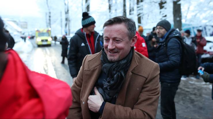 Adam Małysz podczas powitania Kacpra Tomasiaka