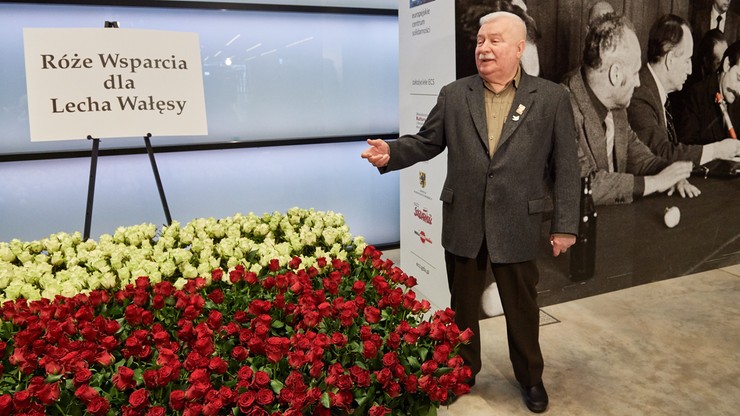Ponad tysiąc róż dla Lecha Wałęsy. Sympatycy b. prezydenta okazali mu wsparcie