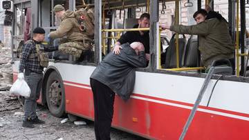 Ewakuacja kolejnych wiosek w Ukrainie. "Ciągłe zagrożenie życia"
