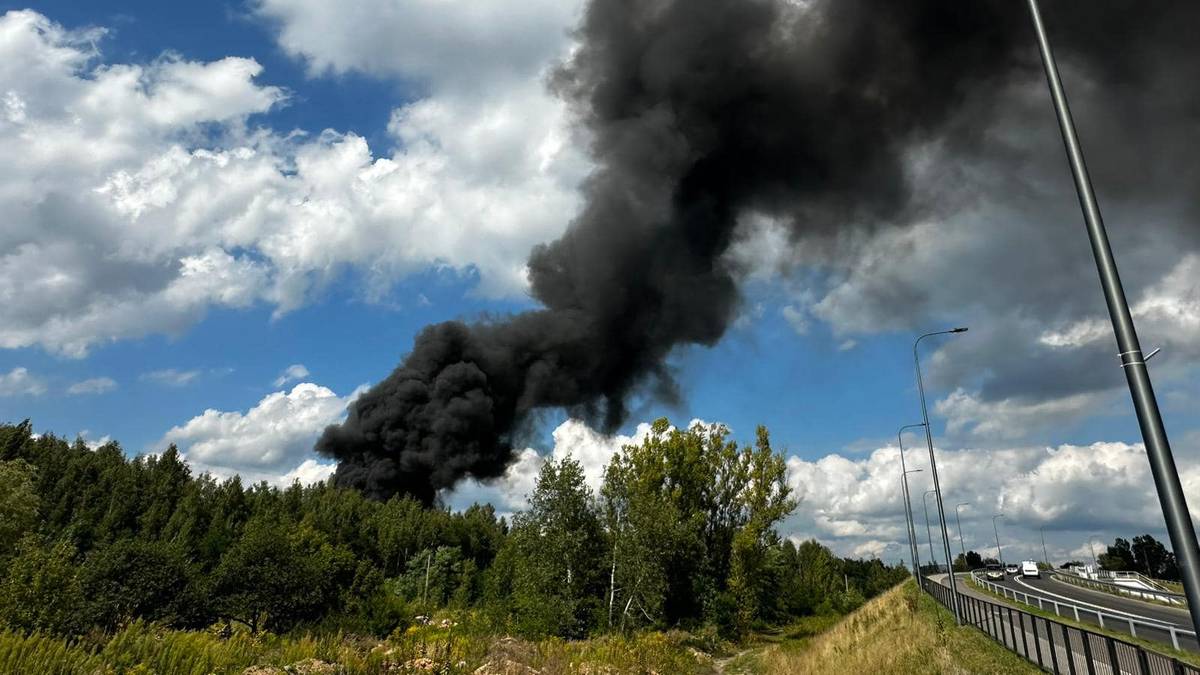 Pożar składowiska odpadów w Dąbrowie Górniczej. "Uważajcie na siebie"