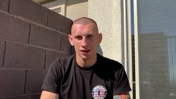 Portret mężczyzny o imieniu Robert Ruchała w czarnej koszulce.