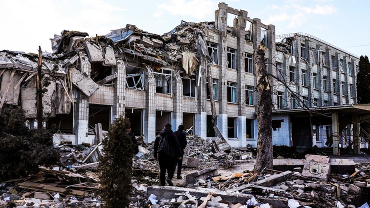 Wojna w Ukrainie. Bilans strat. Rosyjskie wojska uszkodziły już 379 placówek oświatowych